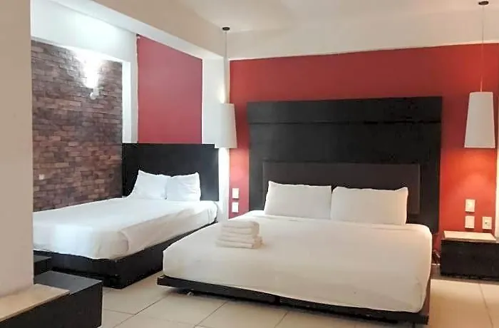 The Blvd Hotel, Hotel
