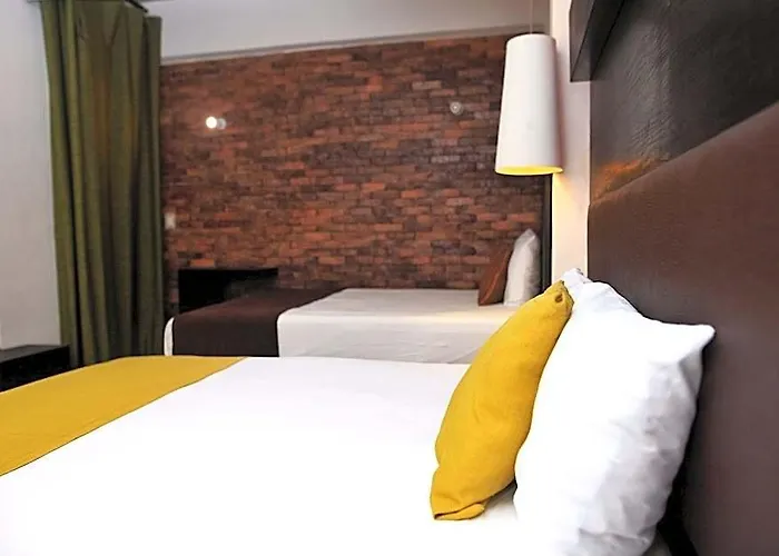 The Blvd Hotel, Hotel