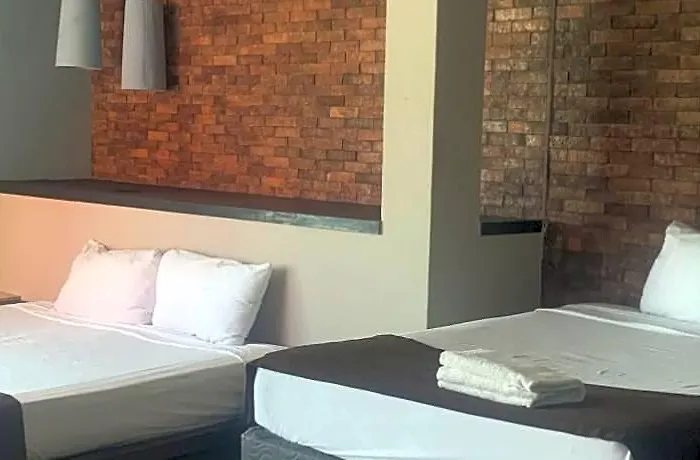 The Blvd Hotel, Hotel