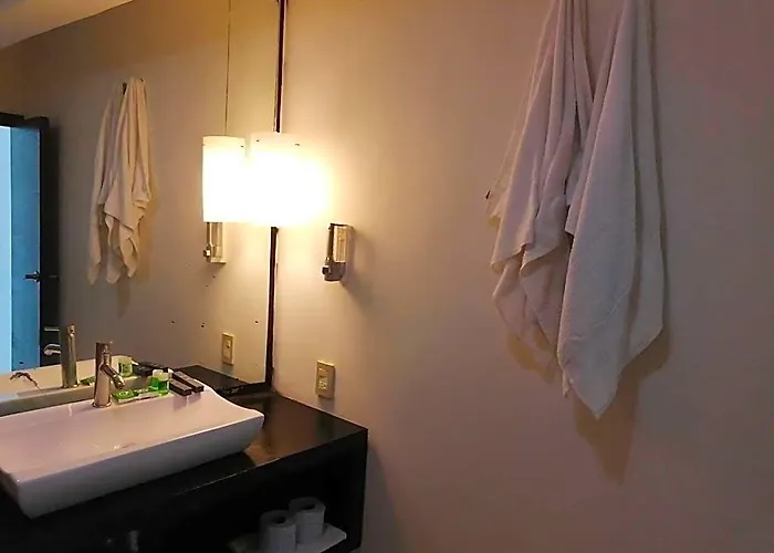 The Blvd Hotel, Hotel