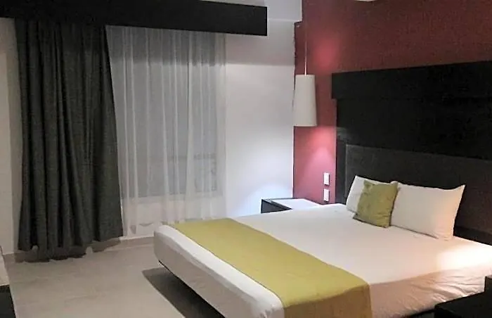 The Blvd Hotel, Hotel